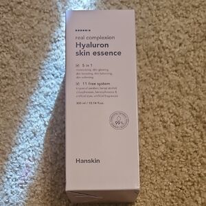 Real Complexion Hyaluron Skin Essence - White